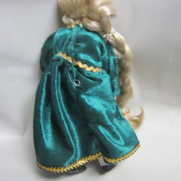 VTG REPUNZEL PORCELAIN DOLL, GREEN DRESS W/LONG BRAID - Picture 4 of 7